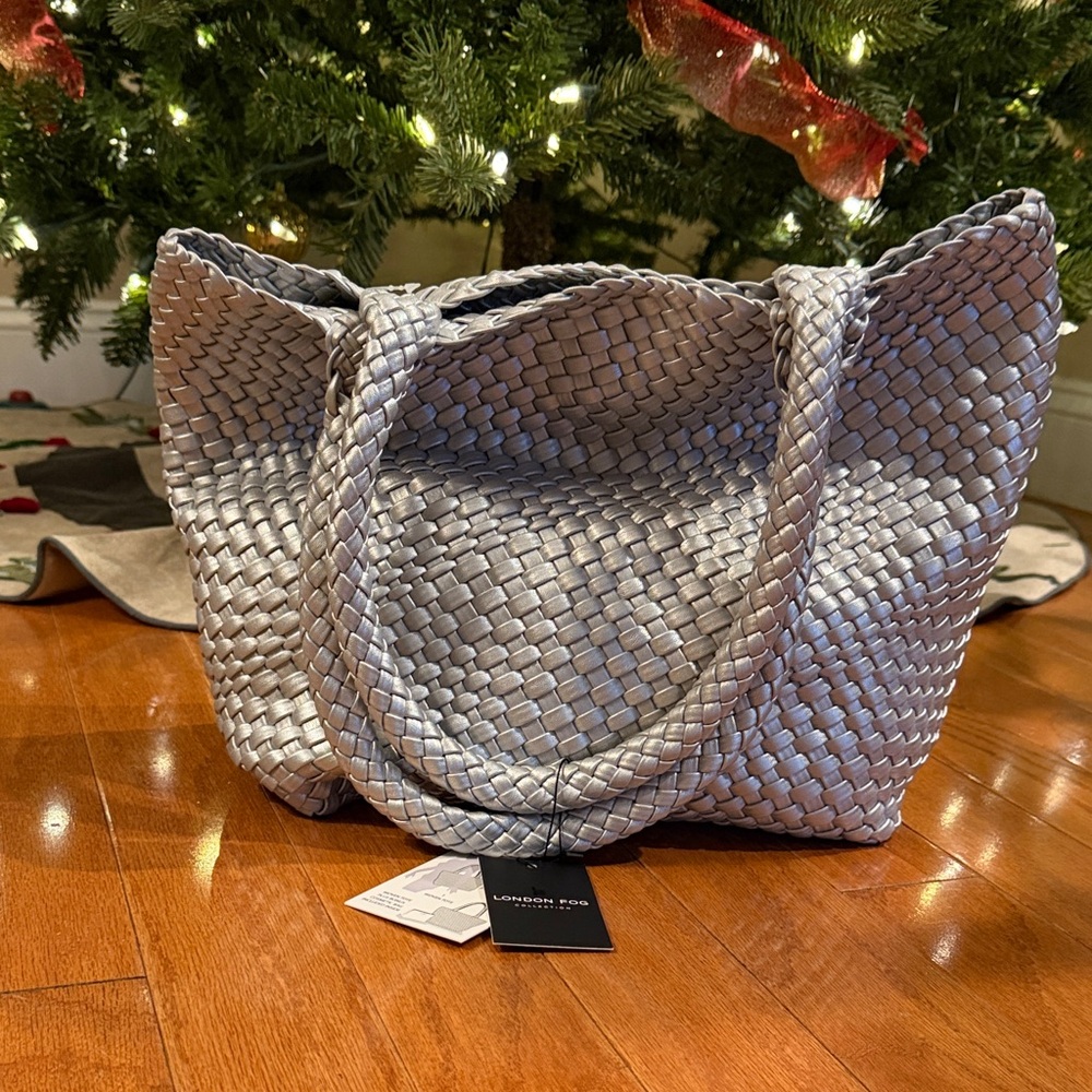 📚BACK TO SCHOOL SALE📚 London Fog Silver Woven  purse/tote bag